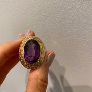 Vintage amethyst cocktail ring. Gold.